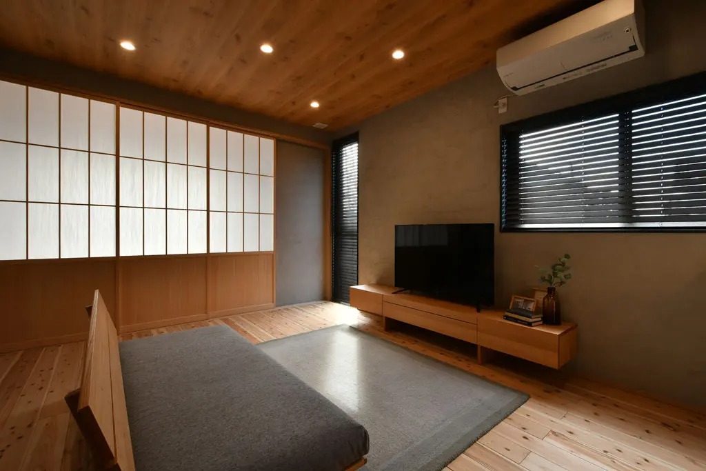 【ZEH施工事例1：光をデザインする平屋】