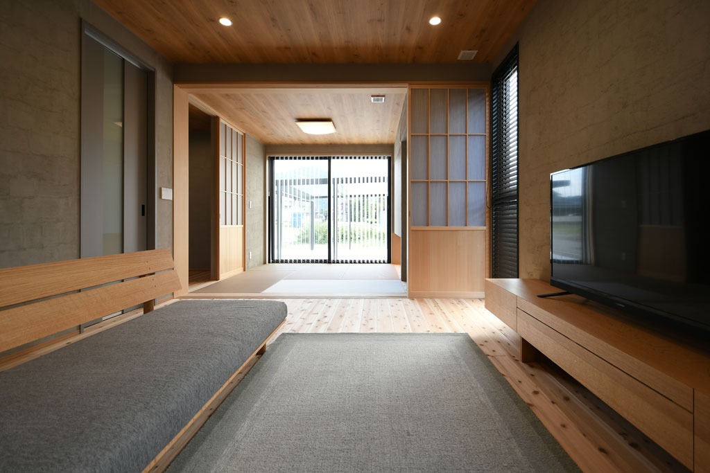 【ZEH施工事例1：光をデザインする平屋】