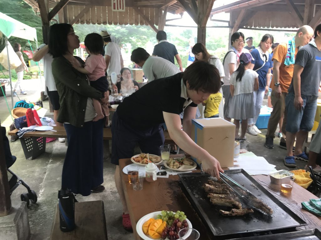 各テーブルで担当料理があります。