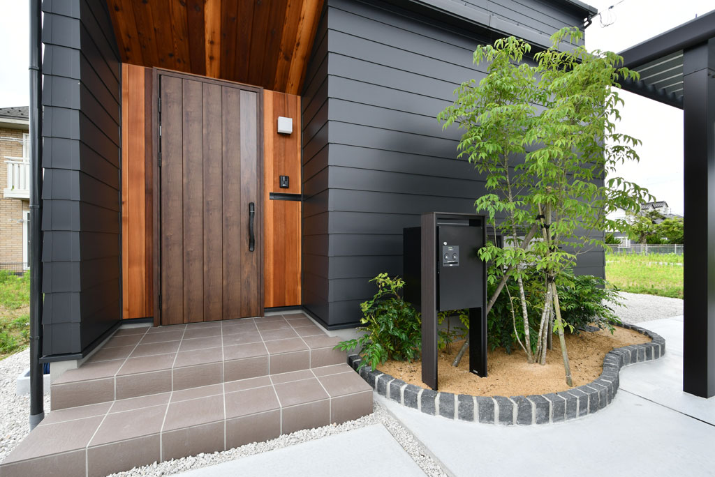 定額制注文住宅「Haco*2」四角い家 モデルハウス 玄関ポーチ